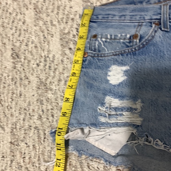 Cut off Levi shorts size 34 - Picture 7 of 8